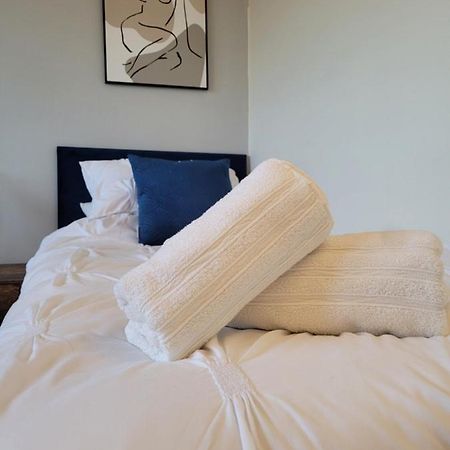 4-Bedroom Home Near Ema, Sleeps 6 Castle Donington Buitenkant foto