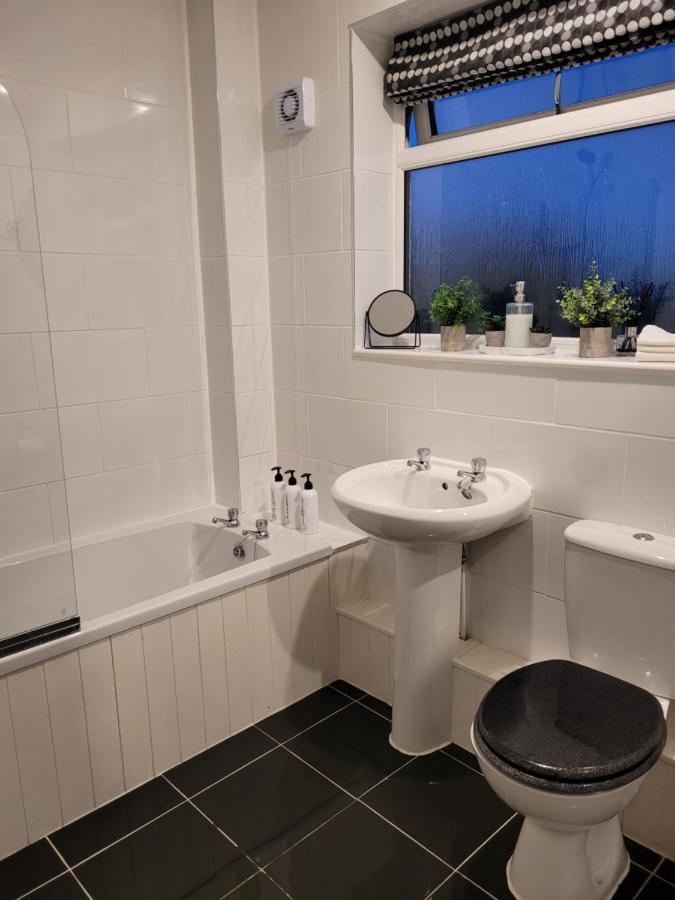 4-Bedroom Home Near Ema, Sleeps 6 Castle Donington Buitenkant foto